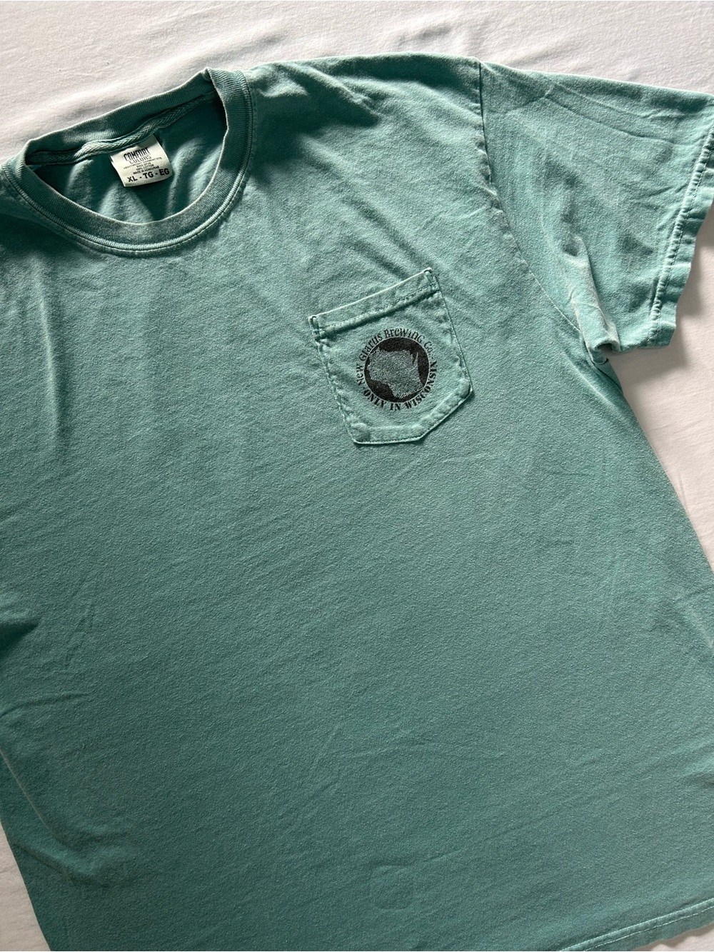 New Glarus Brewing Only In Wisconsin Pocket Tee XL Green